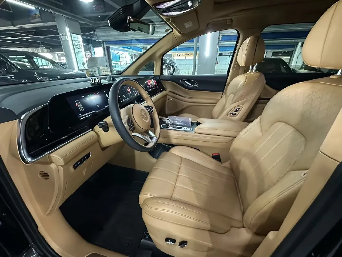 2024 Voyah Dream 1.5T 150HP L4 PHEV 43KWH,autocango,china used car exporter,china ev exporter,chinese used car exporter,chinese used ev exporter