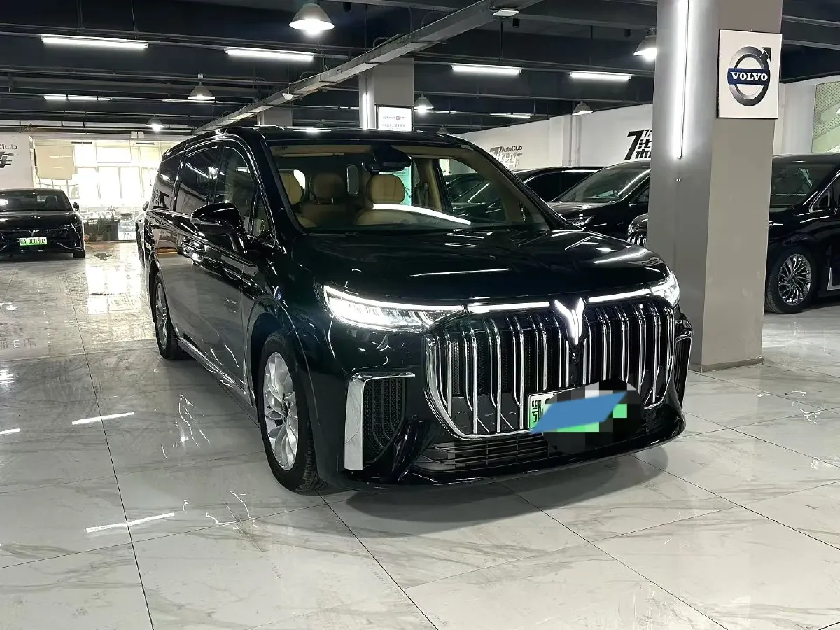 2024 Voyah Dream 1.5T 150HP L4 PHEV 43KWH,autocango,china used car exporter,china ev exporter,chinese used car exporter,chinese used ev exporter