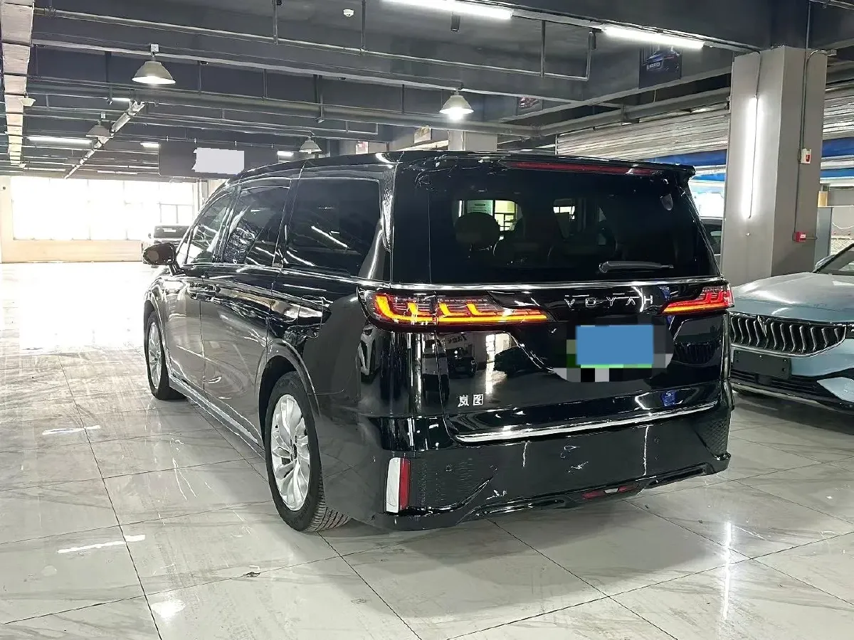2024 Voyah Dream 1.5T 150HP L4 PHEV 43KWH,autocango,china used car exporter,china ev exporter,chinese used car exporter,chinese used ev exporter