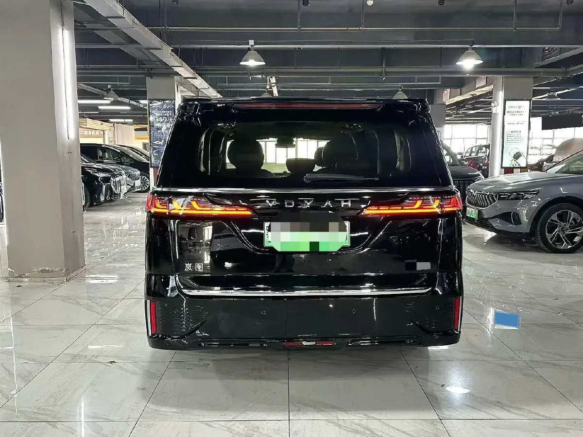 2024 Voyah Dream 1.5T 150HP L4 PHEV 43KWH,autocango,china used car exporter,china ev exporter,chinese used car exporter,chinese used ev exporter