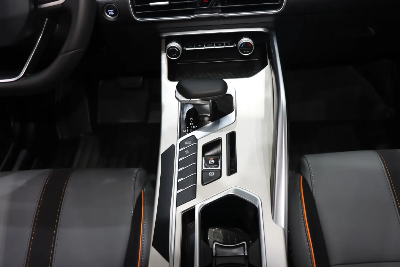 2023 Geely Coolray 1.5T 181HP L4 7DCT,autocango,china used car exporter,china ev exporter,chinese used car exporter,chinese used ev exporter