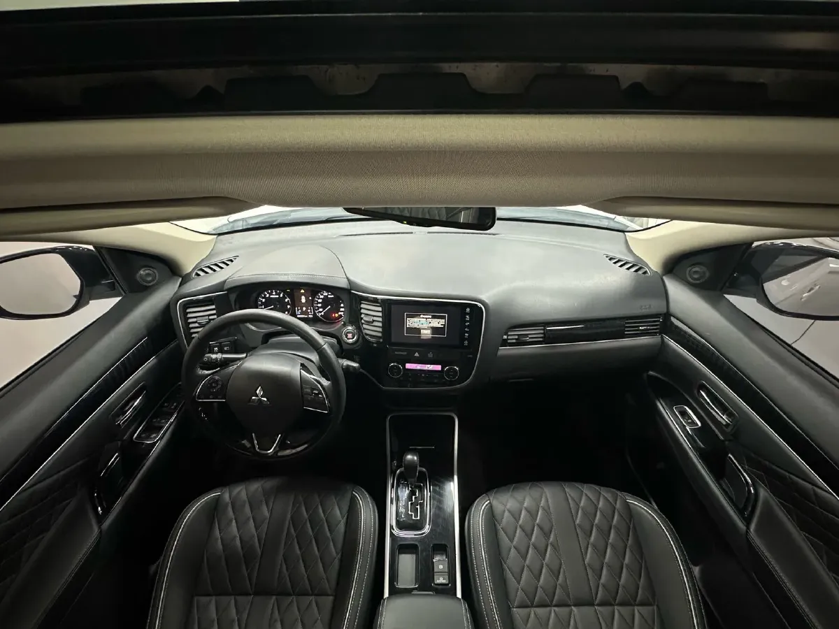 2020 Mitsubishi Outlander 2.0L 166HP L4 CVT,autocango,china used car exporter,china ev exporter,chinese used car exporter,chinese used ev exporter