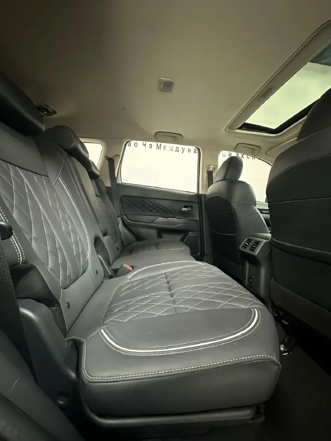 2020 Mitsubishi Outlander 2.0L 166HP L4 CVT,autocango,china used car exporter,china ev exporter,chinese used car exporter,chinese used ev exporter