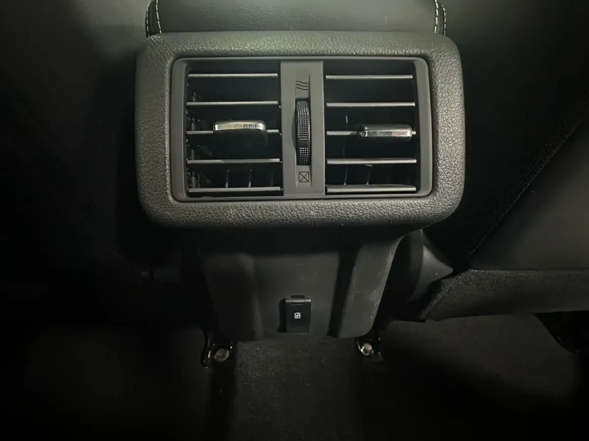 2020 Mitsubishi Outlander 2.0L 166HP L4 CVT,autocango,china used car exporter,china ev exporter,chinese used car exporter,chinese used ev exporter