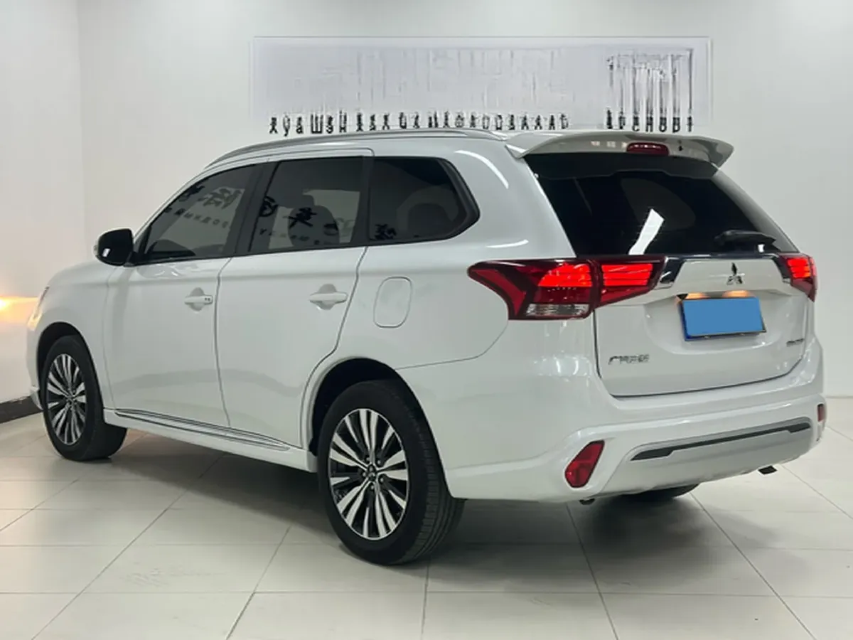 2020 Mitsubishi Outlander 2.0L 166HP L4 CVT,autocango,china used car exporter,china ev exporter,chinese used car exporter,chinese used ev exporter