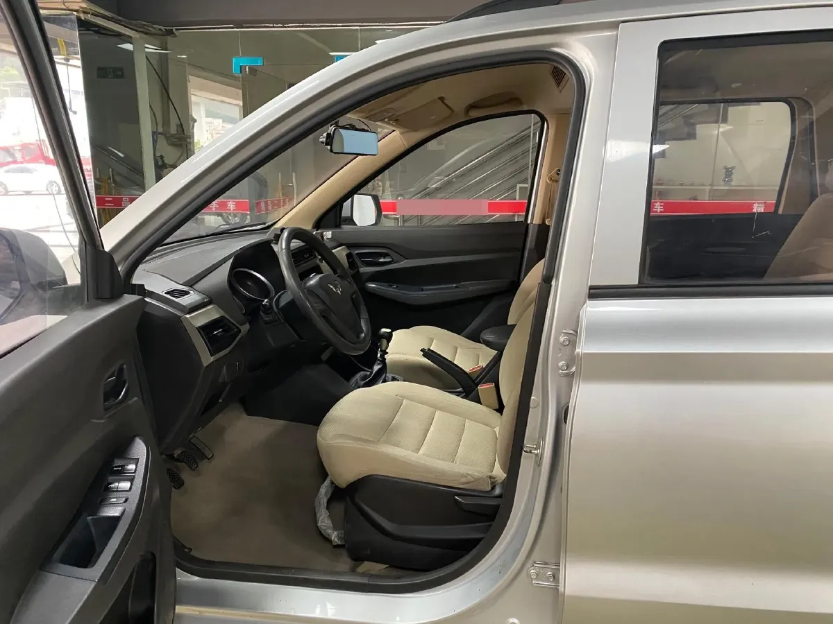 2019 WuLing HongGuang 1.5L 99HP L4 6MT,autocango,china used car exporter,china ev exporter,chinese used car exporter,chinese used ev exporter