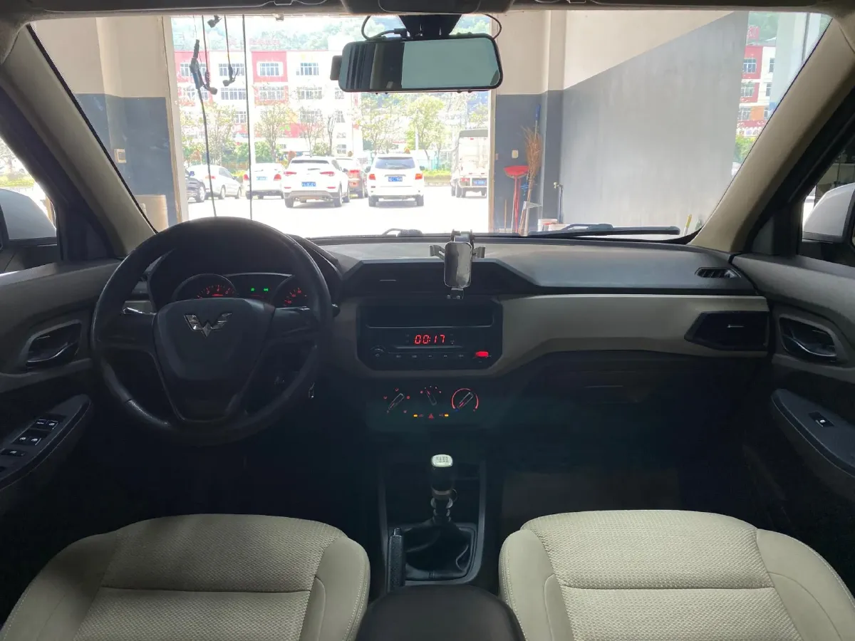 2019 WuLing HongGuang 1.5L 99HP L4 6MT,autocango,china used car exporter,china ev exporter,chinese used car exporter,chinese used ev exporter
