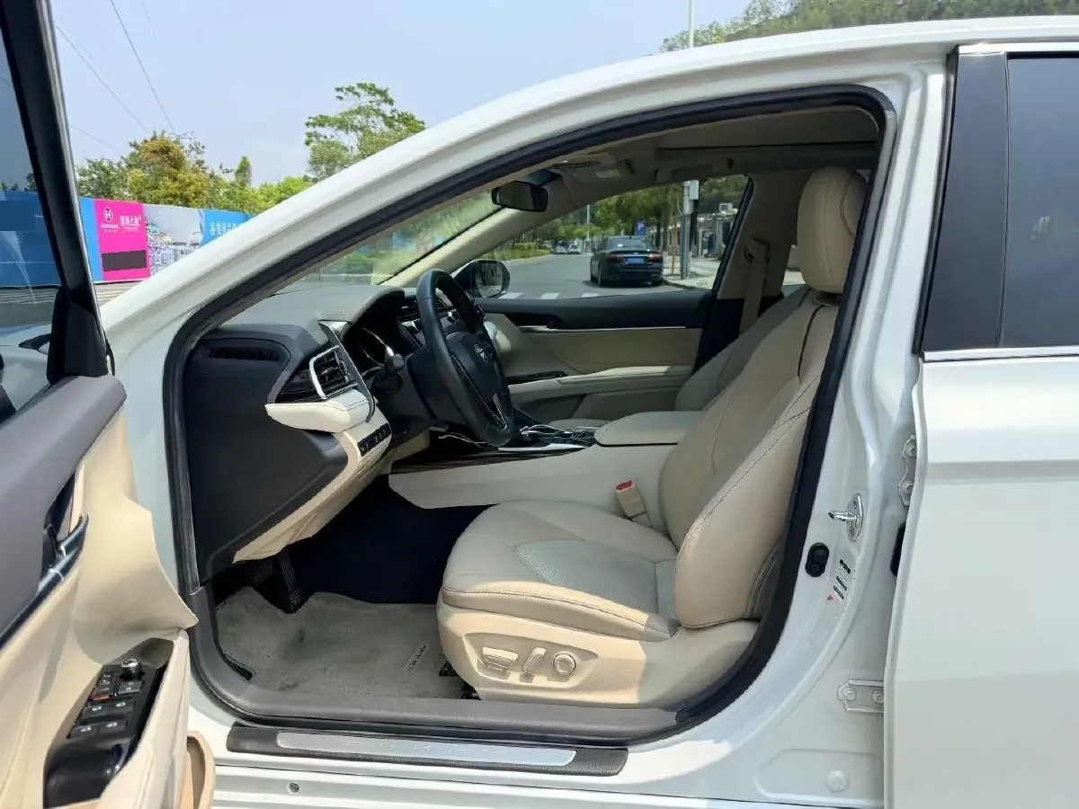 2019 Toyota Camry 2.5L 209HP L4 8AT,autocango,china used car exporter,china ev exporter,chinese used car exporter,chinese used ev exporter