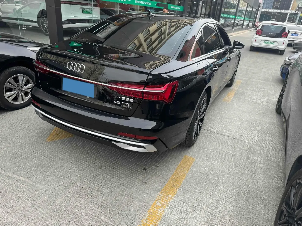 2021 Audi A6L 2.0T 224HP L4 7DCT,autocango,china used car exporter,china ev exporter,chinese used car exporter,chinese used ev exporter