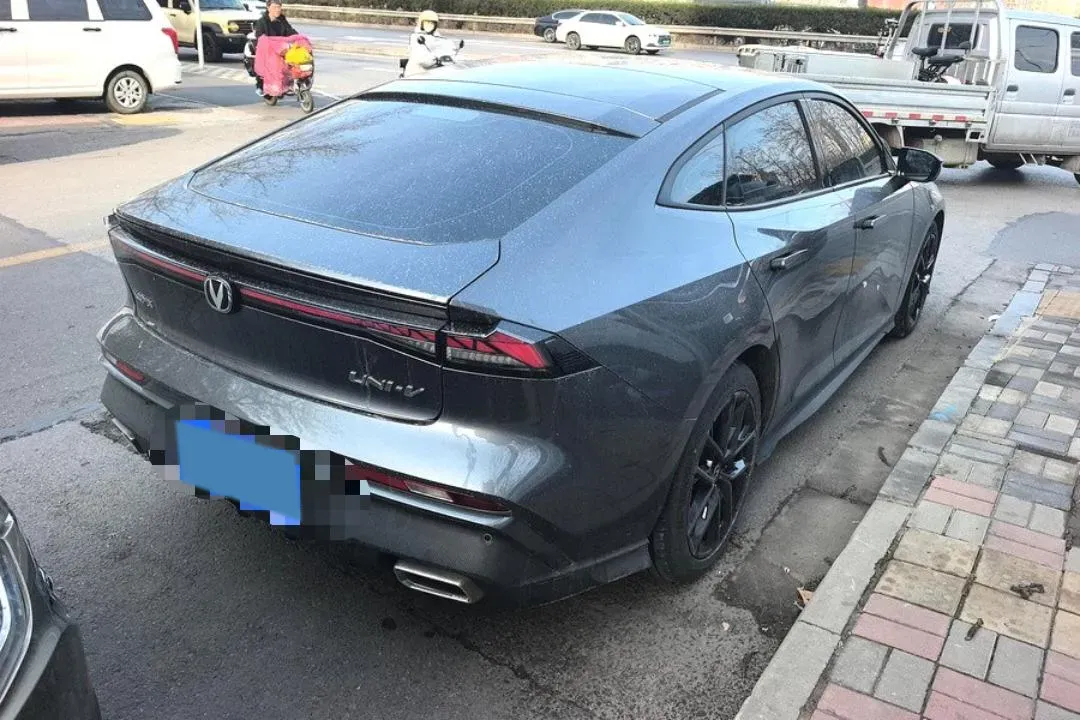 2024 ChangAn UNI-V 1.5T 188HP L4 7DCT,autocango,china used car exporter,china ev exporter,chinese used car exporter,chinese used ev exporter