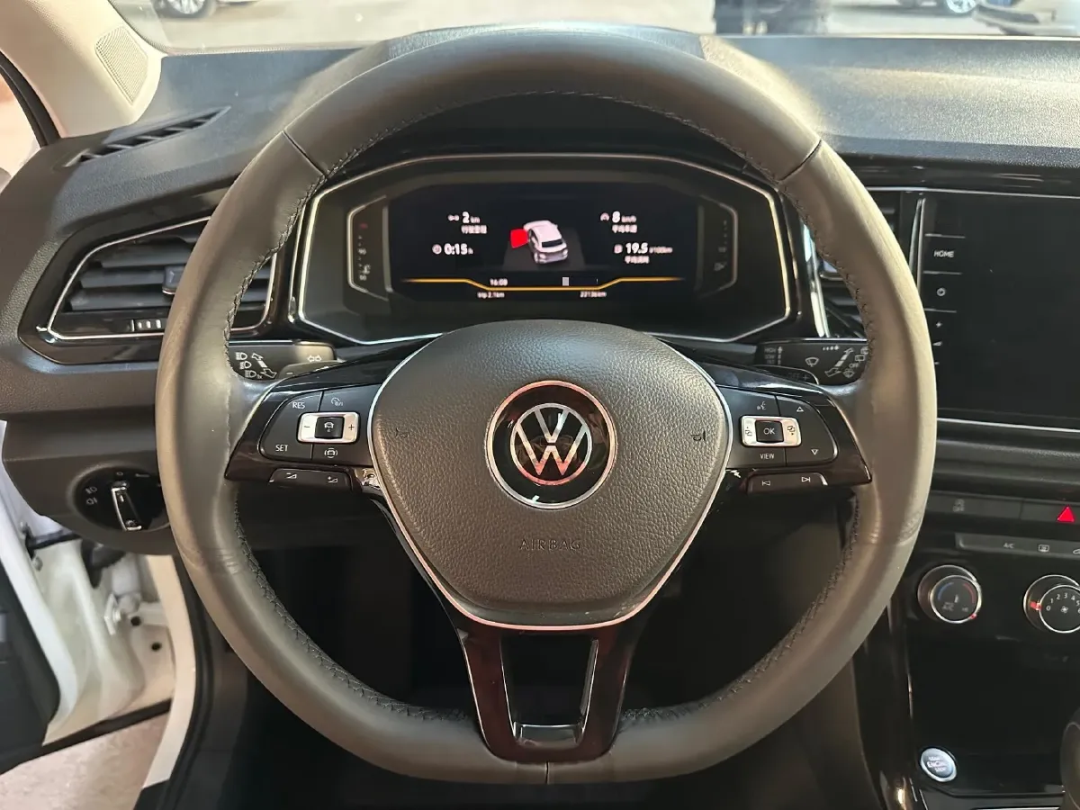 2022 Volkswagen T-Roc 1.4T 150HP L4 7DCT,autocango,china used car exporter,china ev exporter,chinese used car exporter,chinese used ev exporter