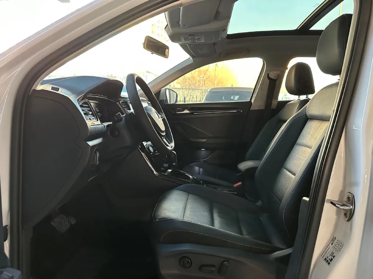 2022 Volkswagen T-Roc 1.4T 150HP L4 7DCT,autocango,china used car exporter,china ev exporter,chinese used car exporter,chinese used ev exporter