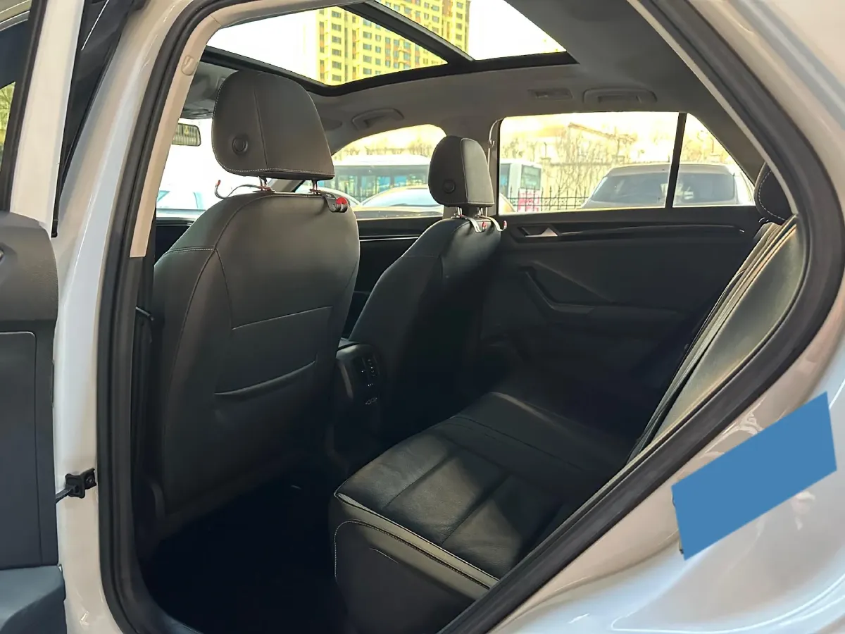 2022 Volkswagen T-Roc 1.4T 150HP L4 7DCT,autocango,china used car exporter,china ev exporter,chinese used car exporter,chinese used ev exporter