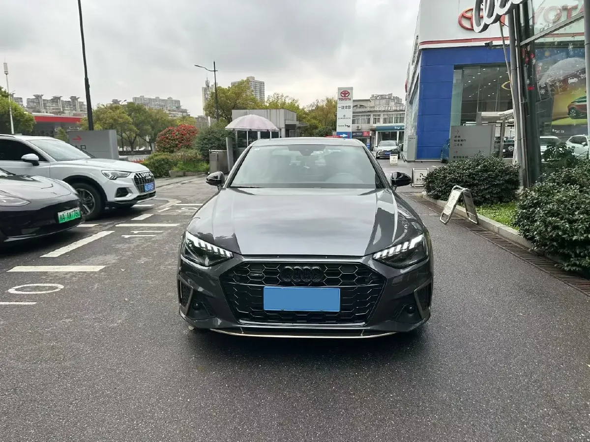 2024 Audi A4L 2.0T 190HP L4 7DCT,autocango,china used car exporter,china ev exporter,chinese used car exporter,chinese used ev exporter
