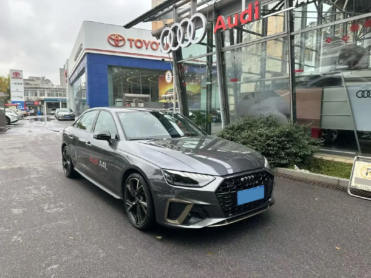2024 Audi A4L 2.0T 190HP L4 7DCT,autocango,china used car exporter,china ev exporter,chinese used car exporter,chinese used ev exporter