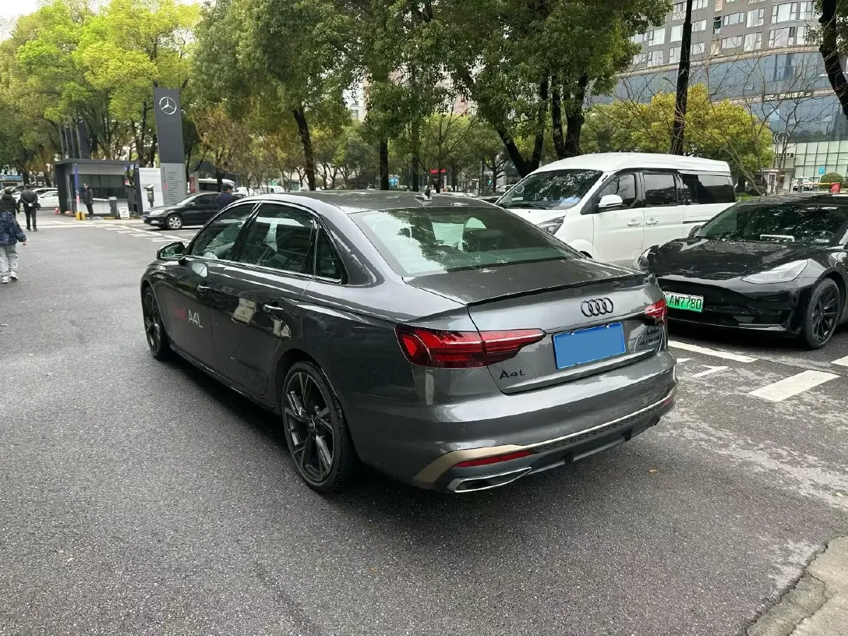 2024 Audi A4L 2.0T 190HP L4 7DCT,autocango,china used car exporter,china ev exporter,chinese used car exporter,chinese used ev exporter