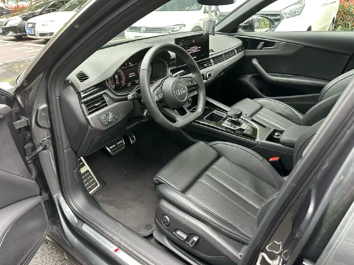 2024 Audi A4L 2.0T 190HP L4 7DCT,autocango,china used car exporter,china ev exporter,chinese used car exporter,chinese used ev exporter