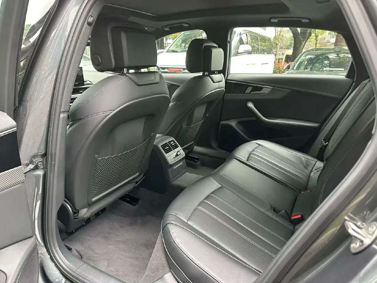 2024 Audi A4L 2.0T 190HP L4 7DCT,autocango,china used car exporter,china ev exporter,chinese used car exporter,chinese used ev exporter