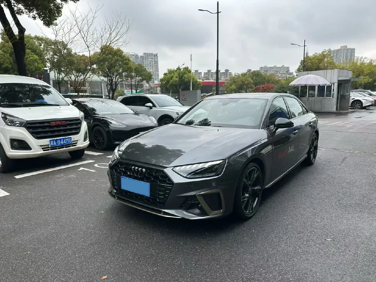 2024 Audi A4L 2.0T 190HP L4 7DCT,autocango,china used car exporter,china ev exporter,chinese used car exporter,chinese used ev exporter