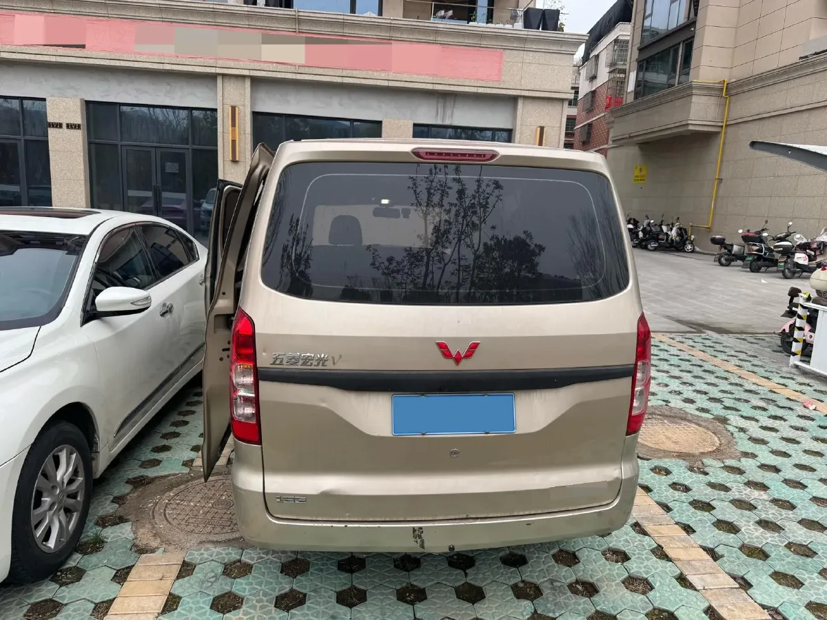 2020 WuLing HongGuang V 1.2L 76HP L4 5MT,autocango,china used car exporter,china ev exporter,chinese used car exporter,chinese used ev exporter