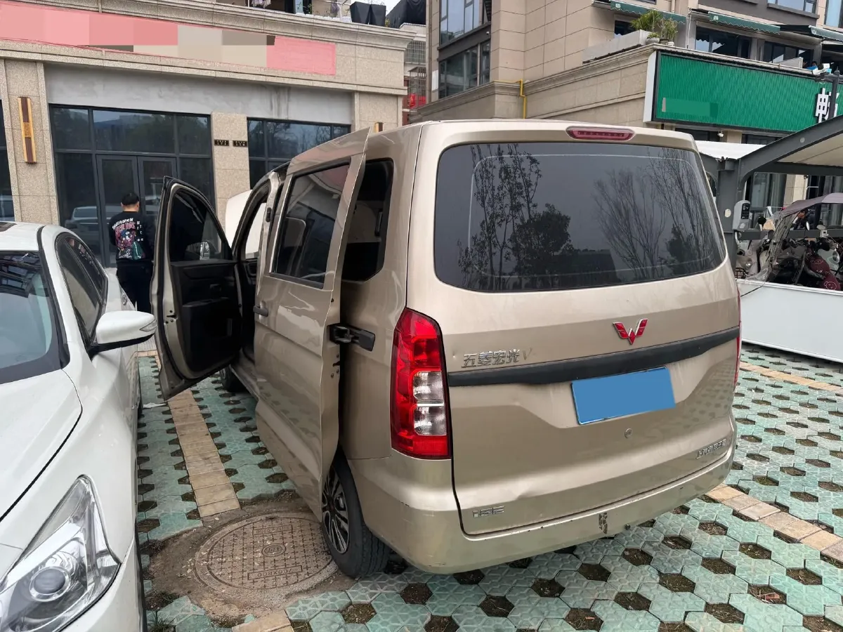 2020 WuLing HongGuang V 1.2L 76HP L4 5MT,autocango,china used car exporter,china ev exporter,chinese used car exporter,chinese used ev exporter