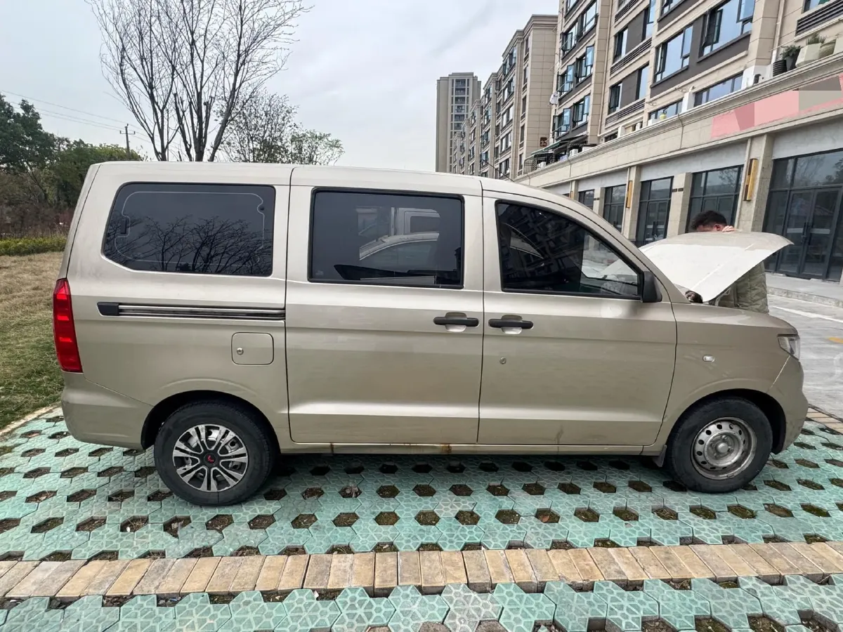 2020 WuLing HongGuang V 1.2L 76HP L4 5MT,autocango,china used car exporter,china ev exporter,chinese used car exporter,chinese used ev exporter