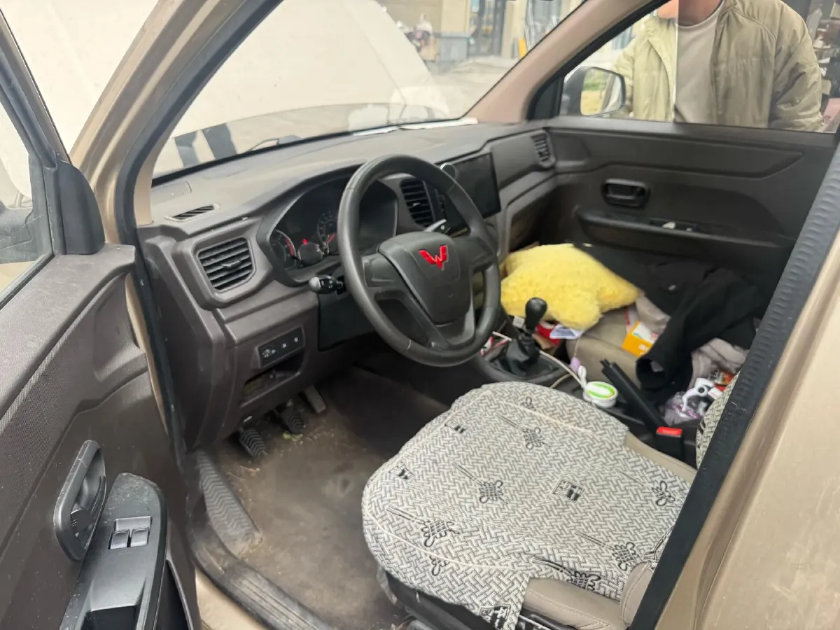 2020 WuLing HongGuang V 1.2L 76HP L4 5MT,autocango,china used car exporter,china ev exporter,chinese used car exporter,chinese used ev exporter