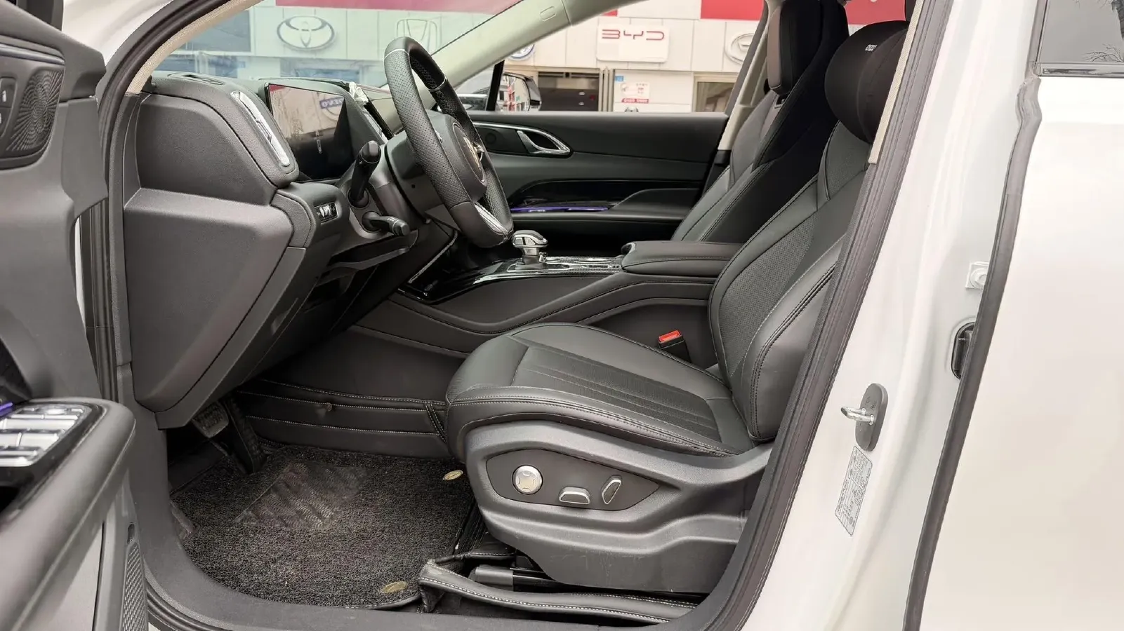 2024 HongQi HS3 1.5T 169HP L4 7DCT,autocango,china used car exporter,china ev exporter,chinese used car exporter,chinese used ev exporter