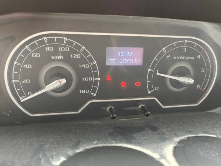 2023 MAXUS XinTu V80 2.0T 127HP L4 6MT,autocango,china used car exporter,china ev exporter,chinese used car exporter,chinese used ev exporter