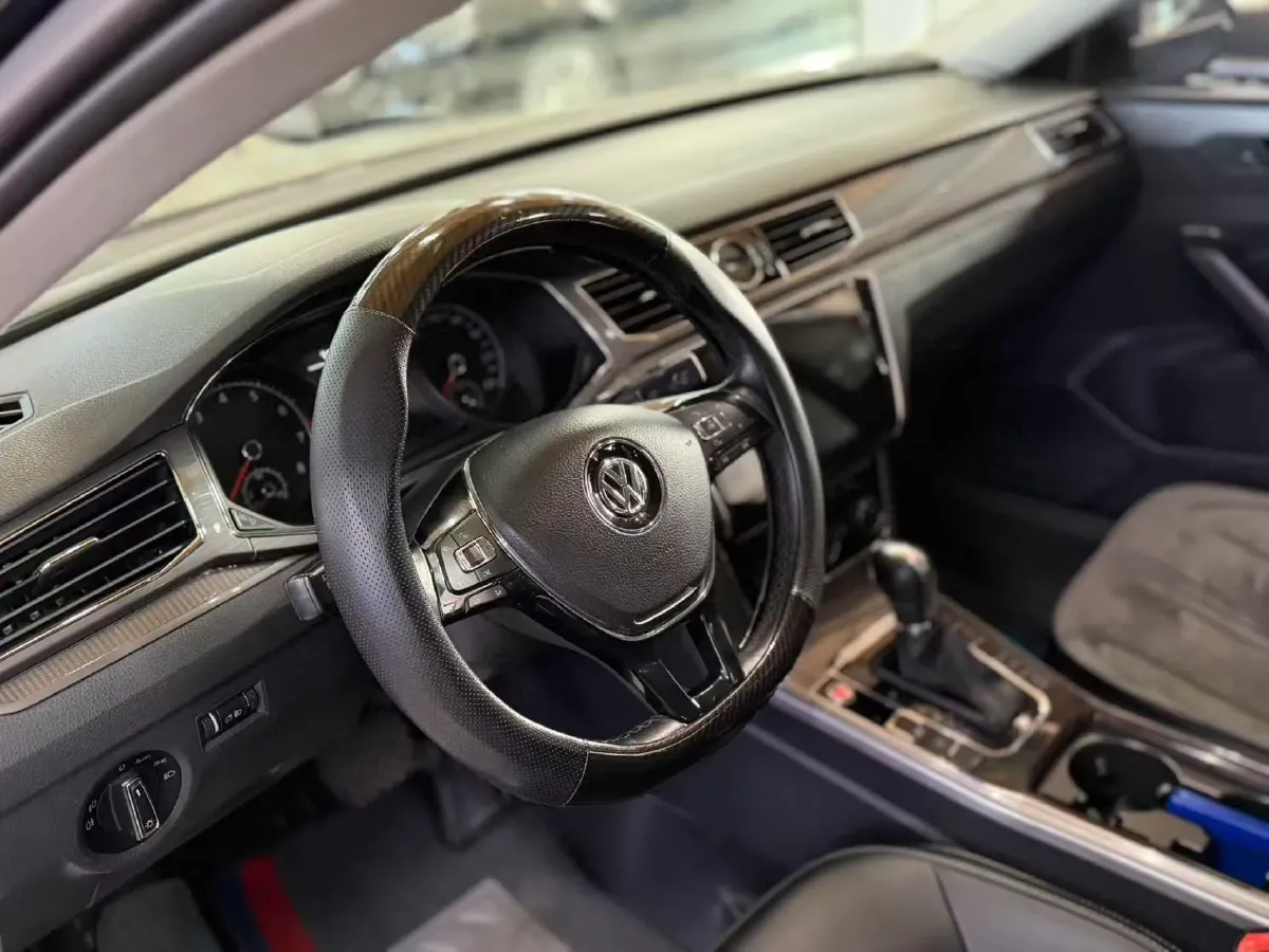 2017 Volkswagen Passat 1.8T 180HP L4 7DCT,autocango,china used car exporter,china ev exporter,chinese used car exporter,chinese used ev exporter