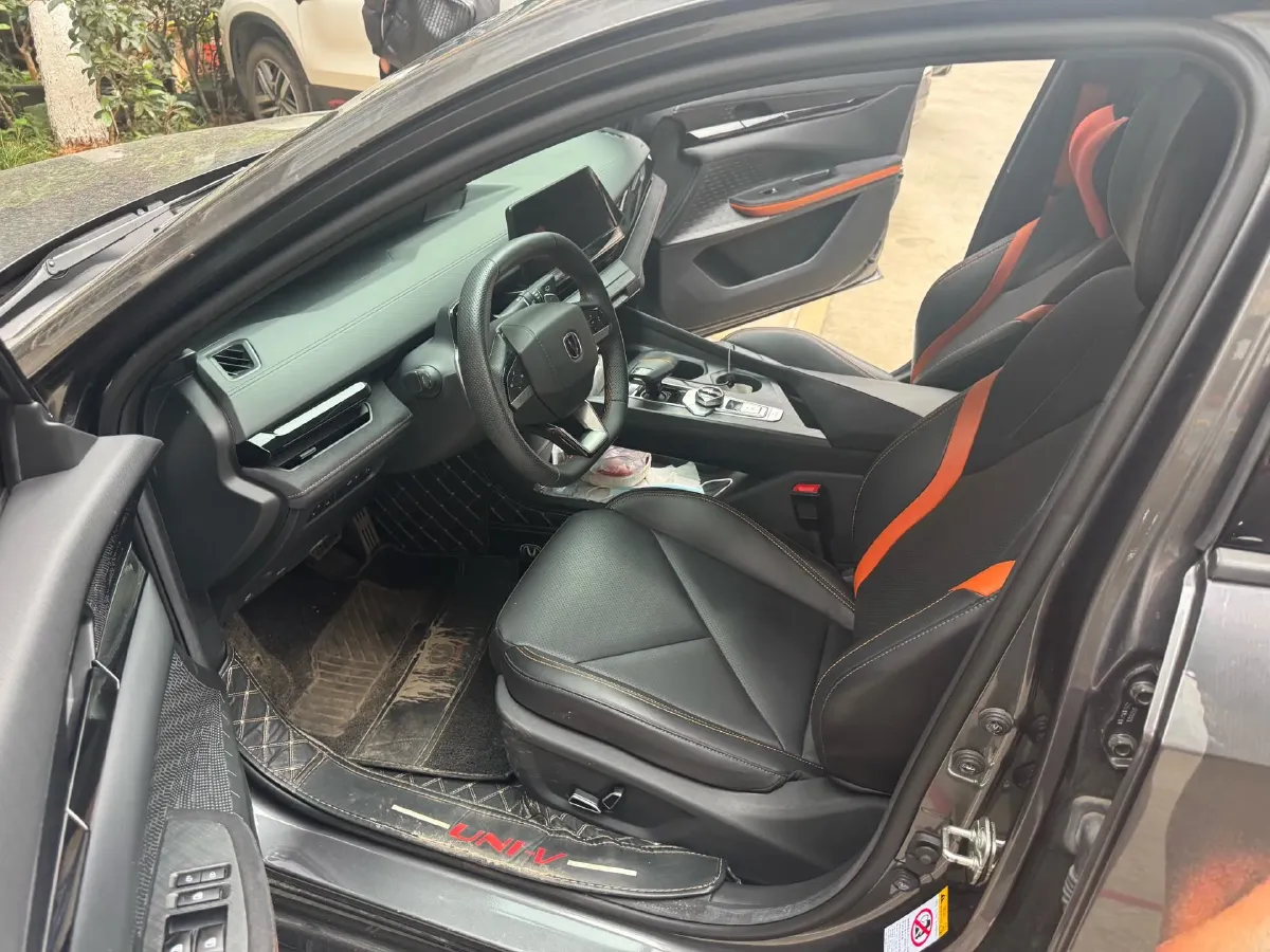 2022 ChangAn UNI-V 1.5T 188HP L4 7DCT,autocango,china used car exporter,china ev exporter,chinese used car exporter,chinese used ev exporter