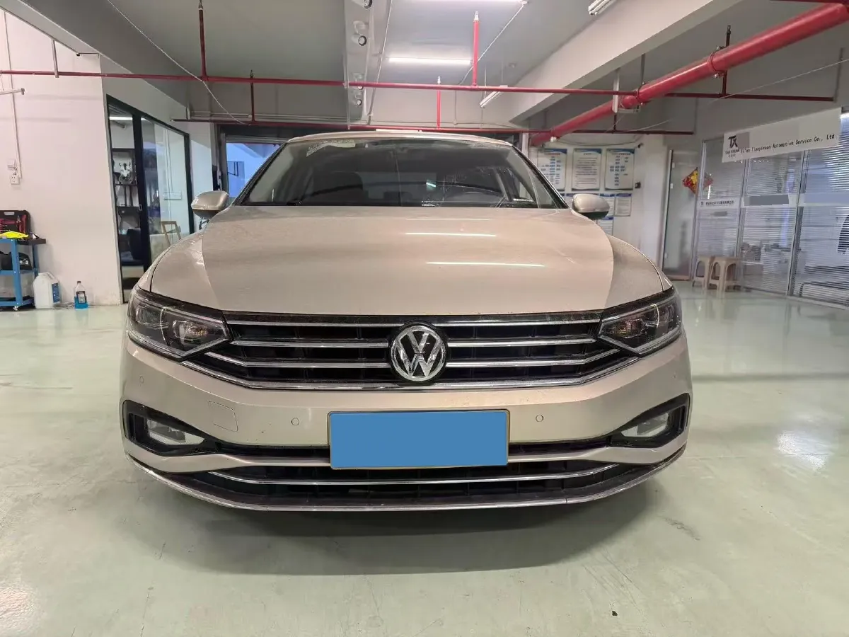 2020 Volkswagen Magotan 2.0T 186HP L4 7DCT,autocango,china used car exporter,china ev exporter,chinese used car exporter,chinese used ev exporter
