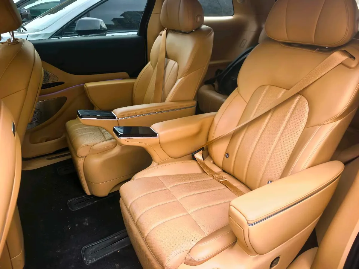 2025 Voyah Dream 1.5T 150HP L4 PHEV 41.7KWH,autocango,china used car exporter,china ev exporter,chinese used car exporter,chinese used ev exporter