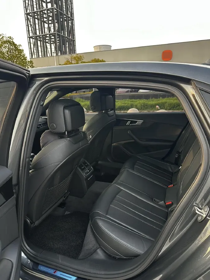 2024 Audi A4L 2.0T 190HP L4 7DCT,autocango,china used car exporter,china ev exporter,chinese used car exporter,chinese used ev exporter