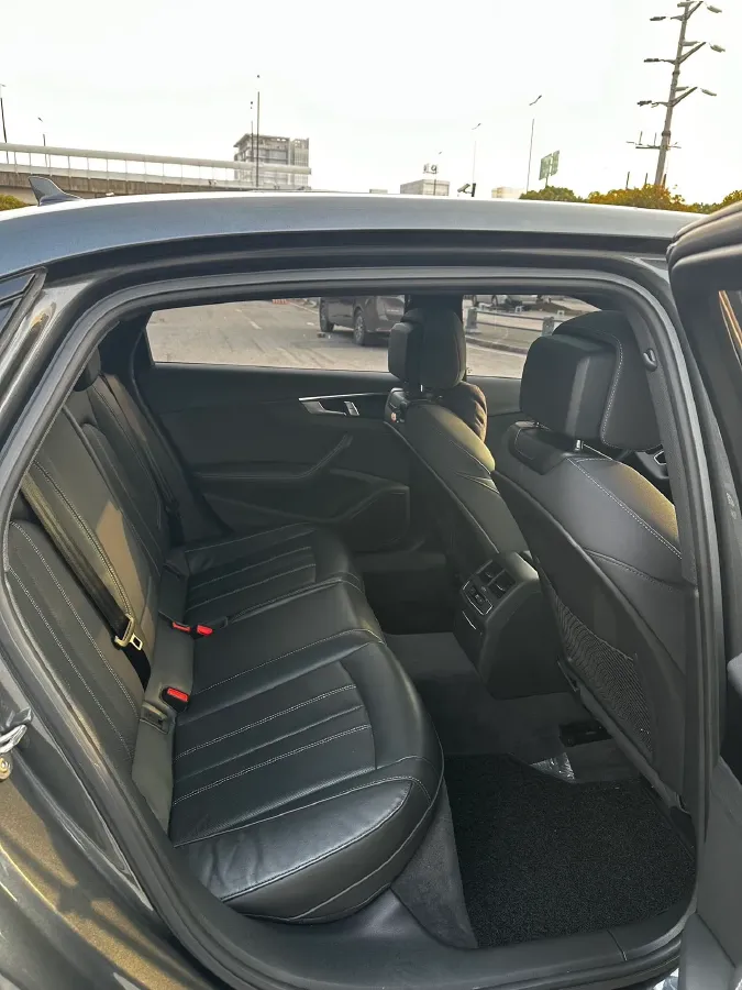 2024 Audi A4L 2.0T 190HP L4 7DCT,autocango,china used car exporter,china ev exporter,chinese used car exporter,chinese used ev exporter