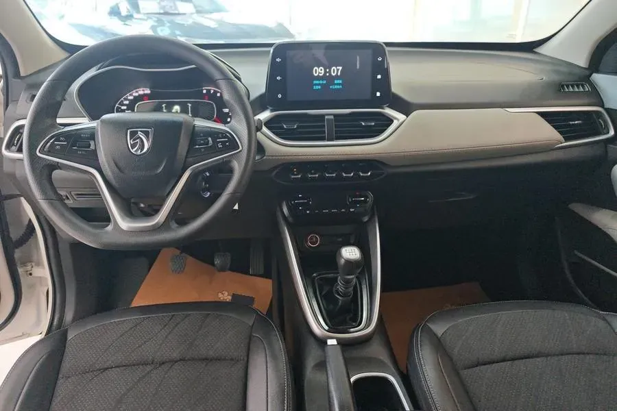 2017 BaoJun 510 1.5L 112HP L4 6MT,autocango,china used car exporter,china ev exporter,chinese used car exporter,chinese used ev exporter