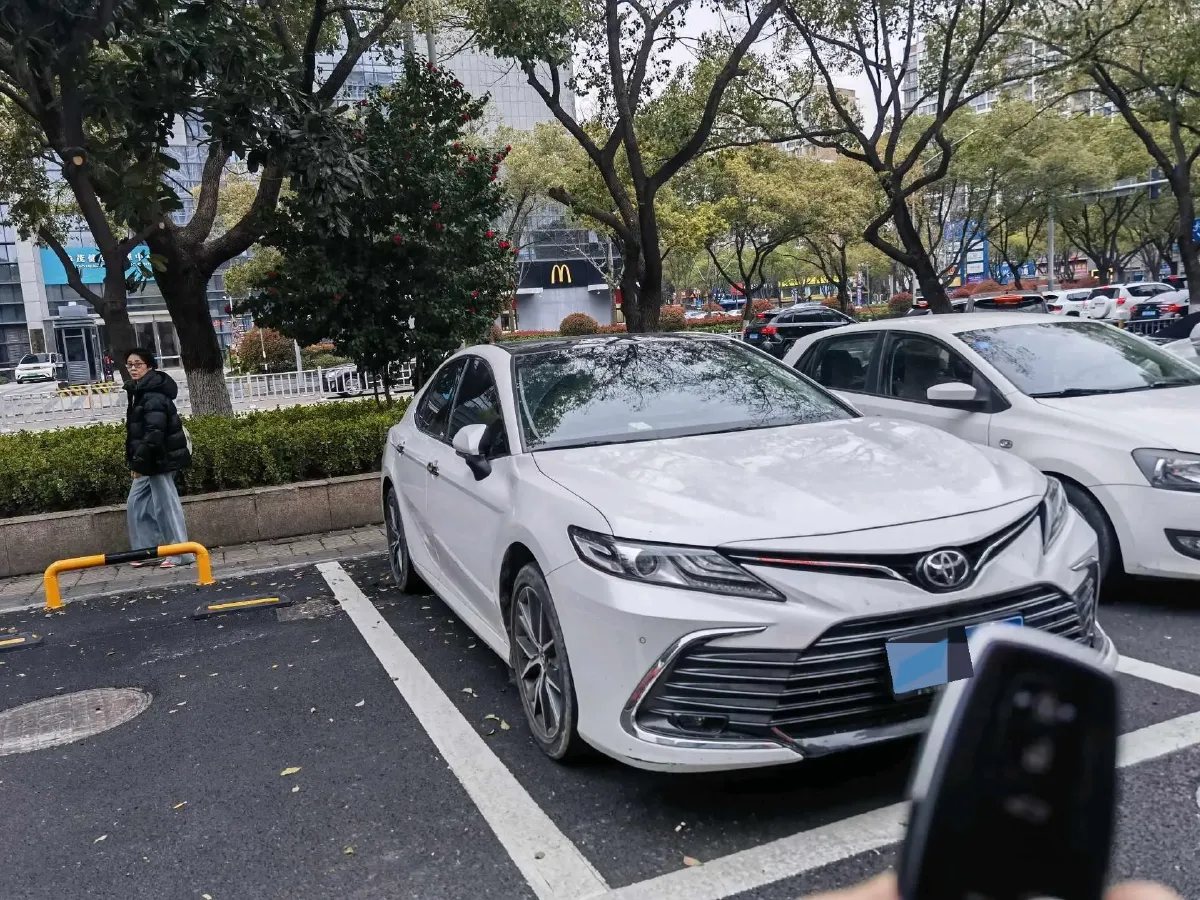 2021 Toyota Camry 2.5L 209HP L4 8AT,autocango,china used car exporter,china ev exporter,chinese used car exporter,chinese used ev exporter