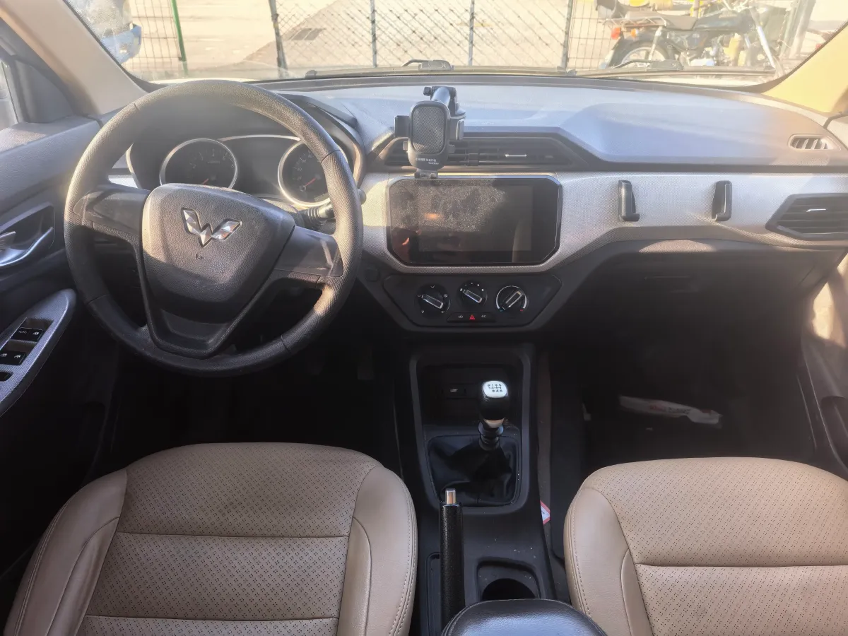 2019 WuLing HongGuang 1.5L 99HP L4 6MT,autocango,china used car exporter,china ev exporter,chinese used car exporter,chinese used ev exporter