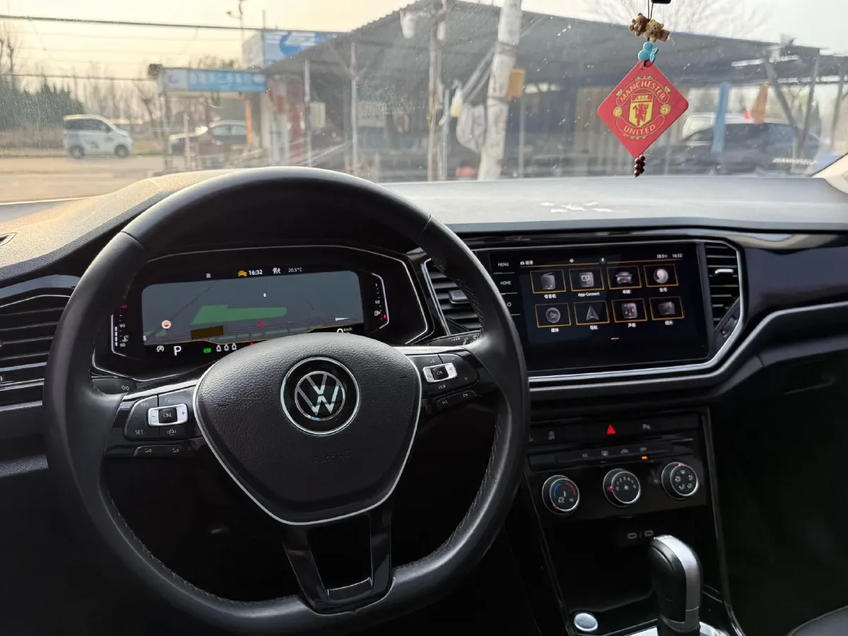 2022 Volkswagen T-Roc 1.4T 150HP L4 7DCT,autocango,china used car exporter,china ev exporter,chinese used car exporter,chinese used ev exporter