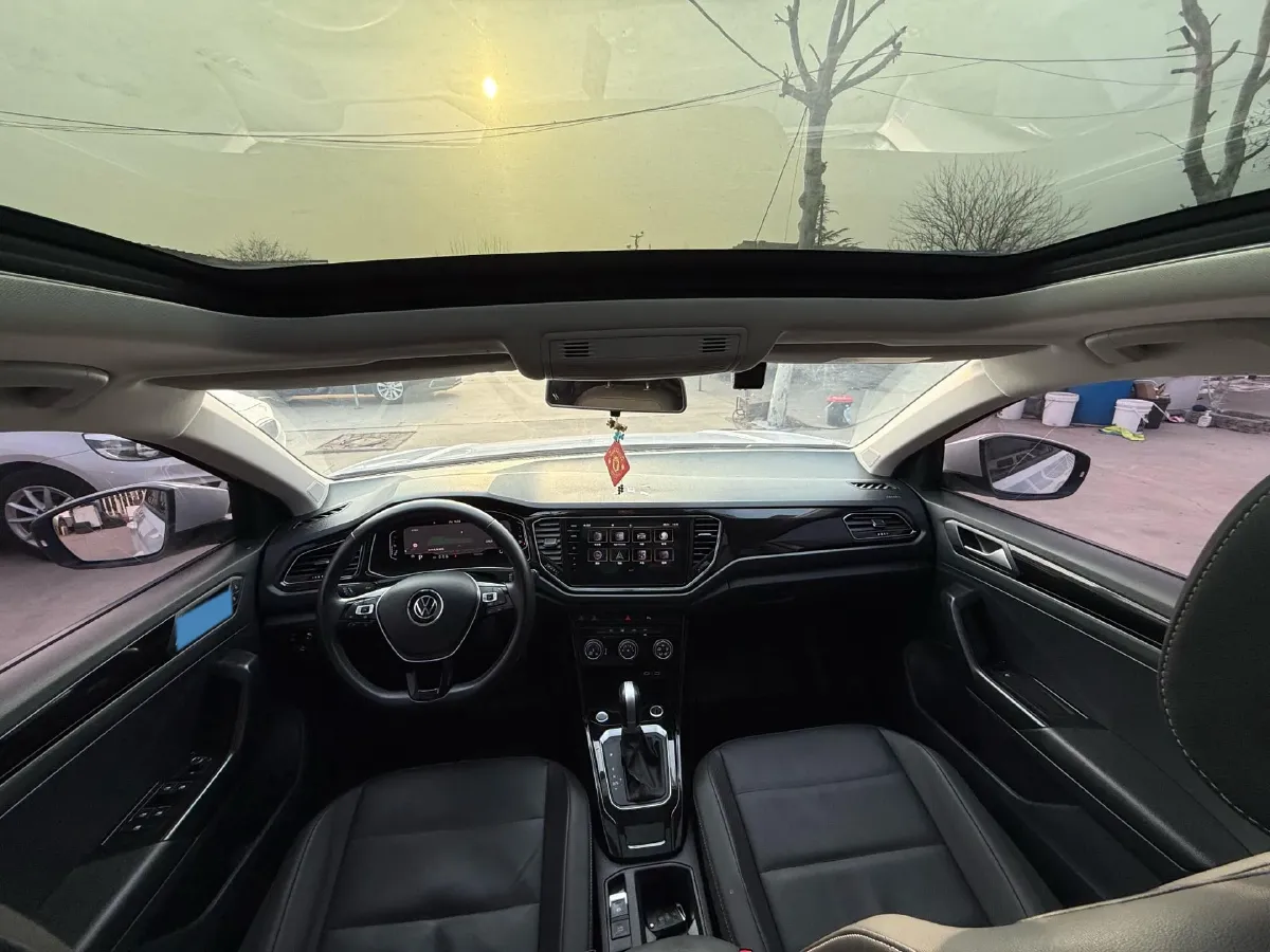 2022 Volkswagen T-Roc 1.4T 150HP L4 7DCT,autocango,china used car exporter,china ev exporter,chinese used car exporter,chinese used ev exporter