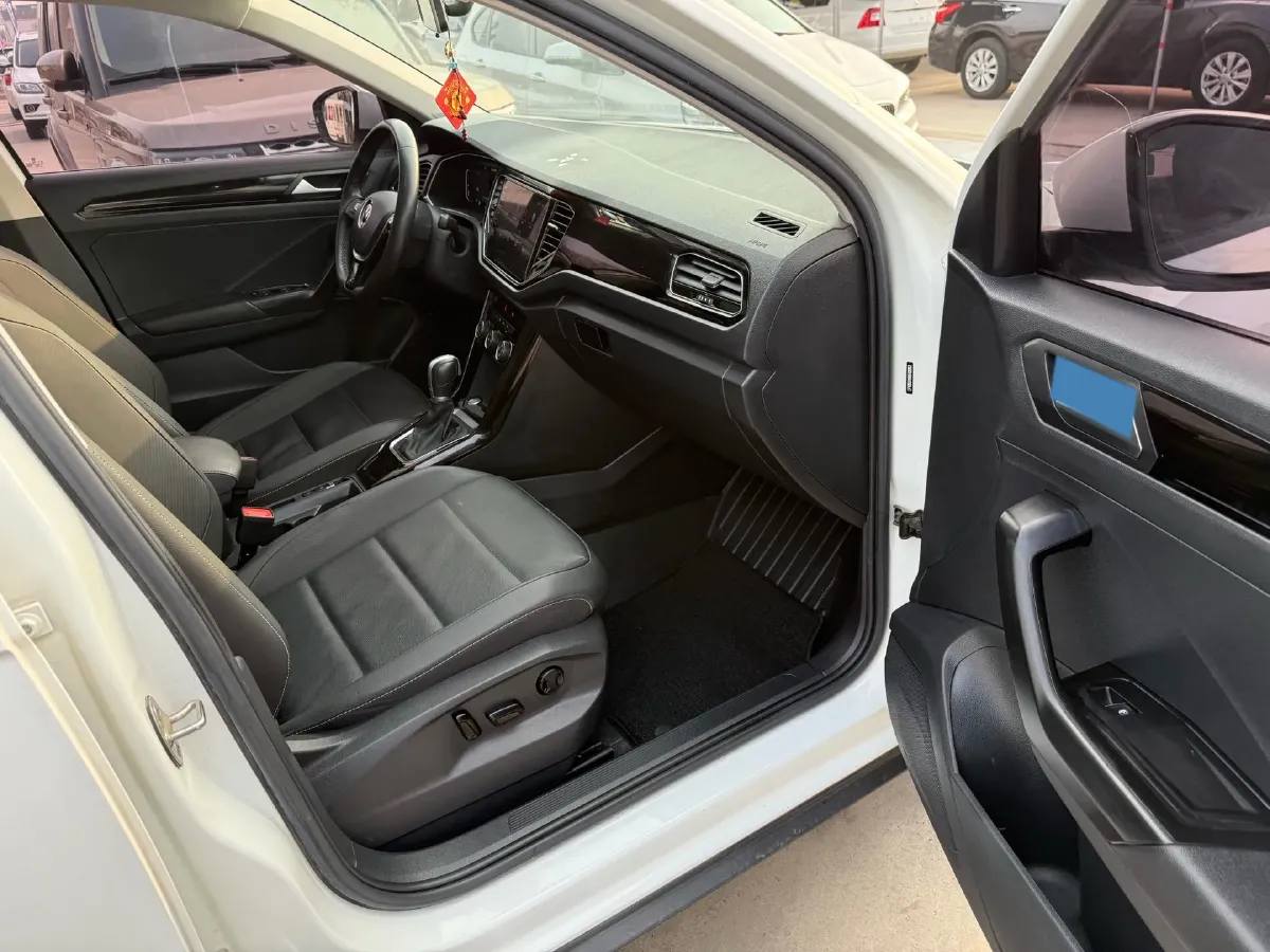 2022 Volkswagen T-Roc 1.4T 150HP L4 7DCT,autocango,china used car exporter,china ev exporter,chinese used car exporter,chinese used ev exporter
