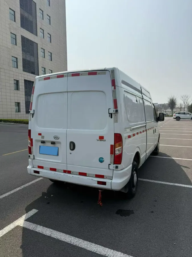 2021 MAXUS XinTu V80 2.0T 127HP L4 6MT,autocango,china used car exporter,china ev exporter,chinese used car exporter,chinese used ev exporter