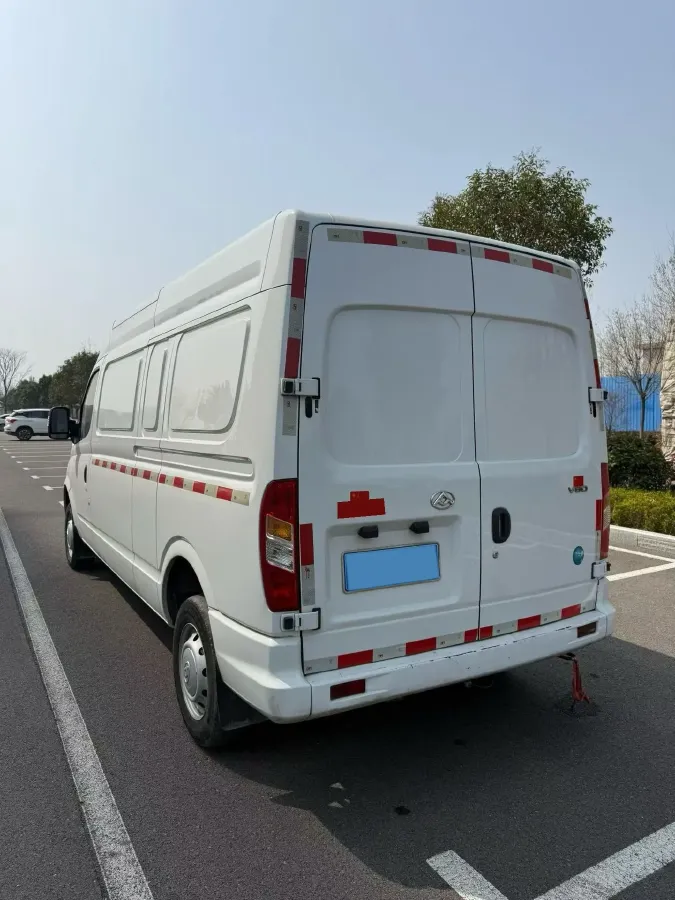 2021 MAXUS XinTu V80 2.0T 127HP L4 6MT,autocango,china used car exporter,china ev exporter,chinese used car exporter,chinese used ev exporter