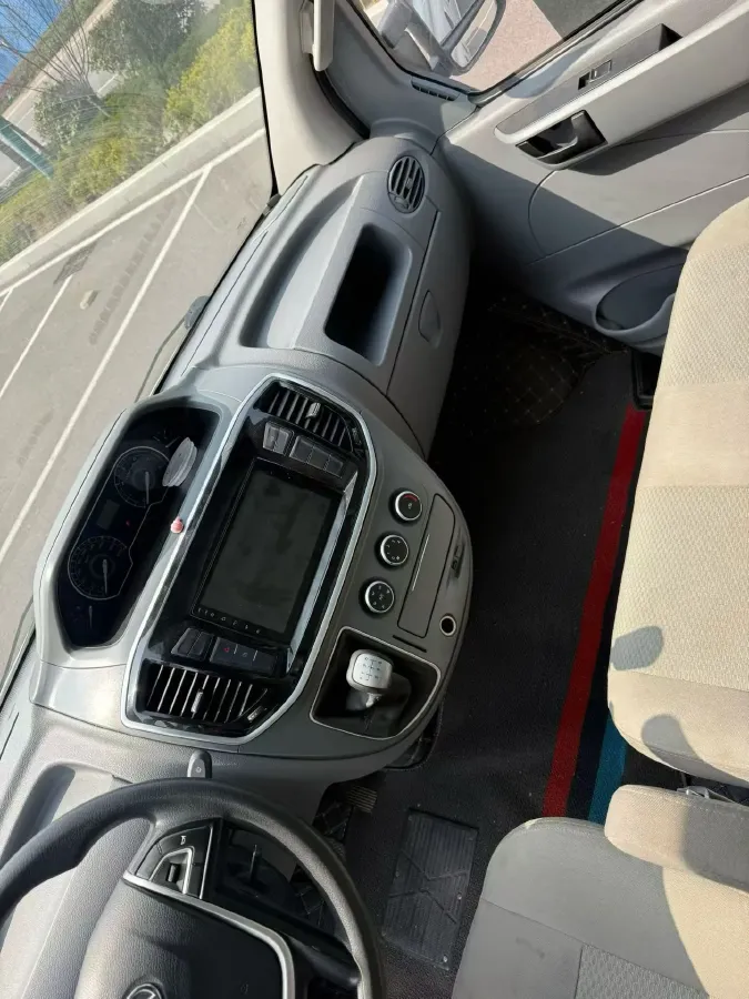 2021 MAXUS XinTu V80 2.0T 127HP L4 6MT,autocango,china used car exporter,china ev exporter,chinese used car exporter,chinese used ev exporter