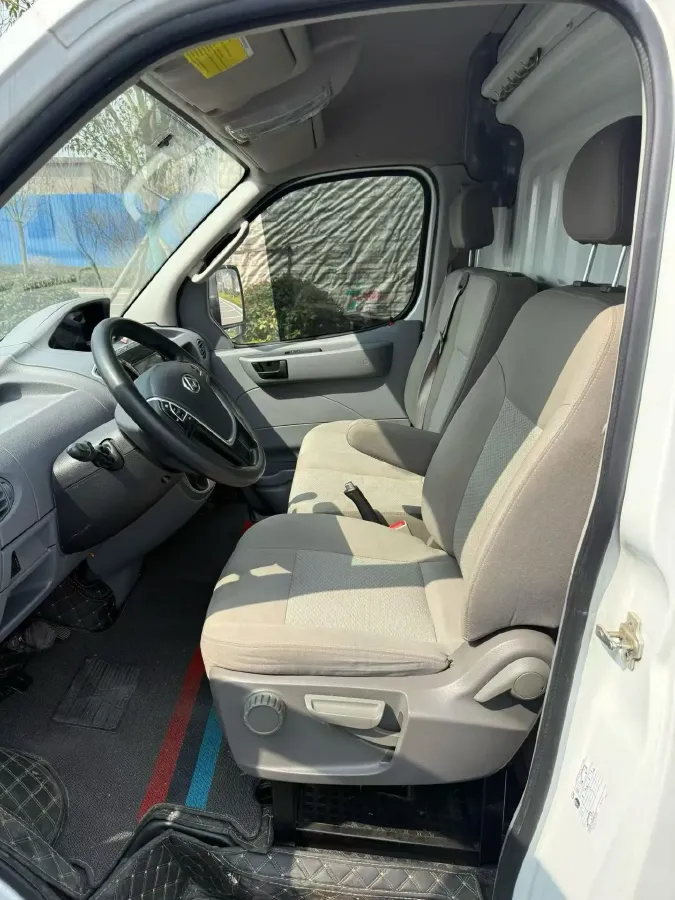 2021 MAXUS XinTu V80 2.0T 127HP L4 6MT,autocango,china used car exporter,china ev exporter,chinese used car exporter,chinese used ev exporter