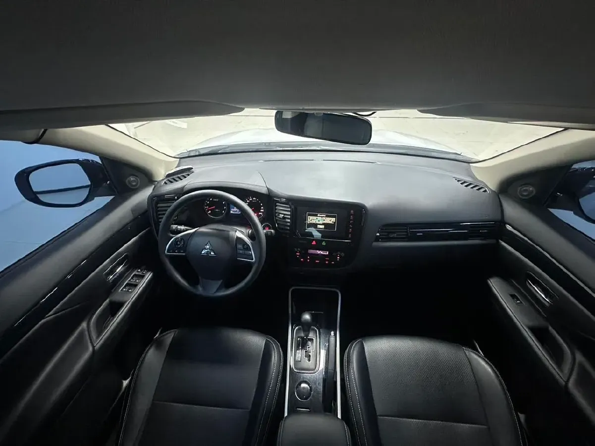 2021 Mitsubishi Outlander 2.0L 166HP L4 CVT,autocango,china used car exporter,china ev exporter,chinese used car exporter,chinese used ev exporter