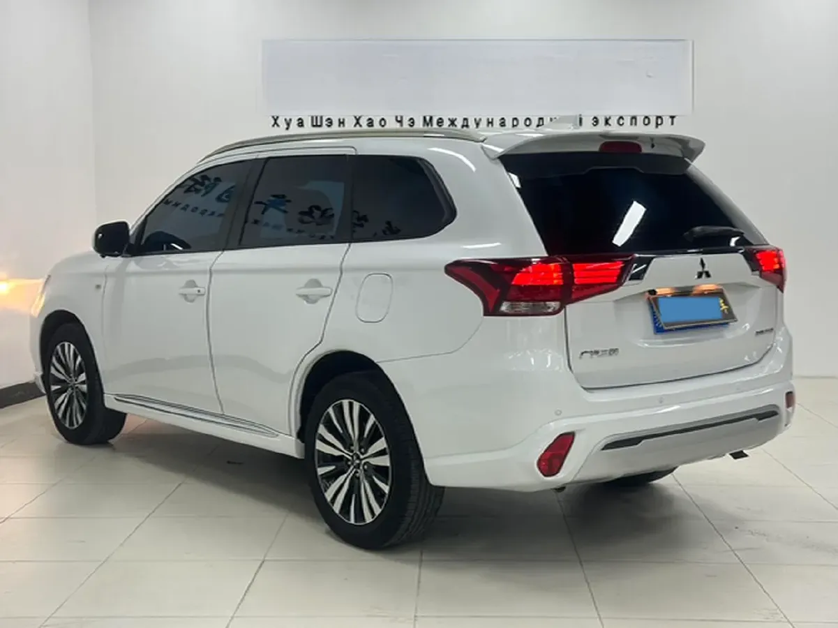2021 Mitsubishi Outlander 2.0L 166HP L4 CVT,autocango,china used car exporter,china ev exporter,chinese used car exporter,chinese used ev exporter