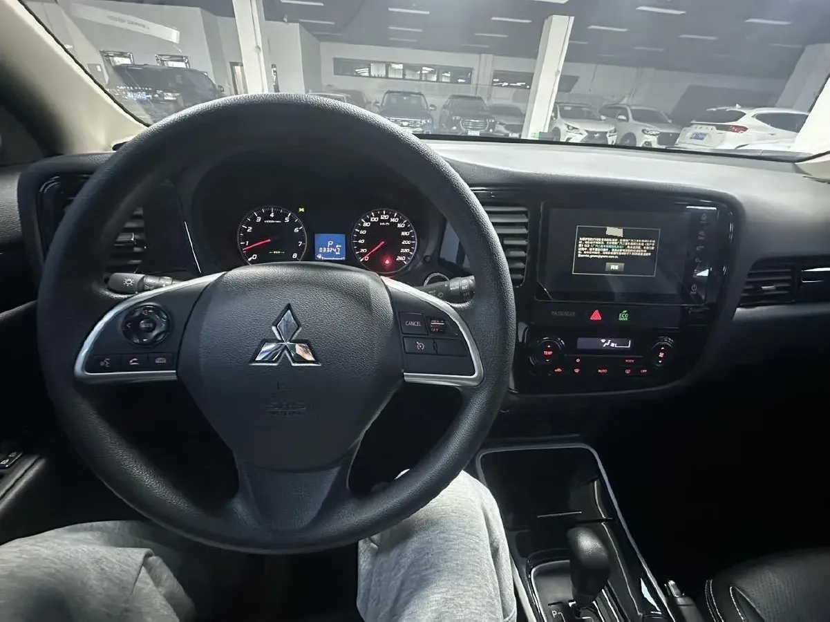 2021 Mitsubishi Outlander 2.0L 166HP L4 CVT,autocango,china used car exporter,china ev exporter,chinese used car exporter,chinese used ev exporter