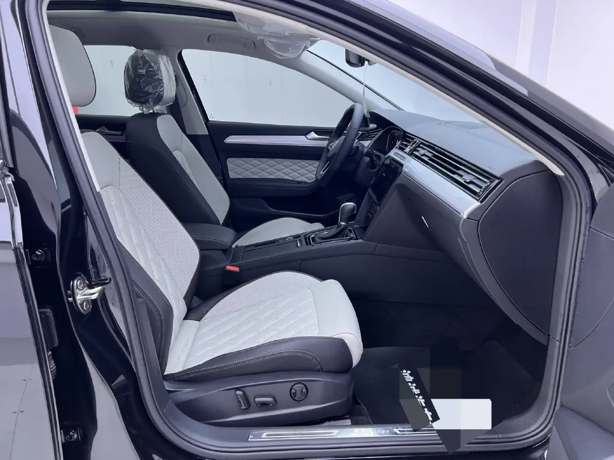 2023 Volkswagen Magotan 2.0T 186HP L4 7DCT,autocango,china used car exporter,china ev exporter,chinese used car exporter,chinese used ev exporter