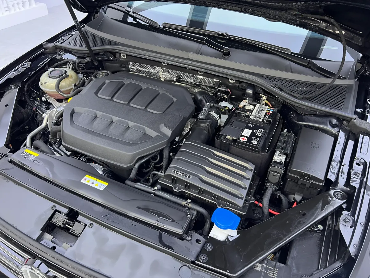 2023 Volkswagen Magotan 2.0T 186HP L4 7DCT,autocango,china used car exporter,china ev exporter,chinese used car exporter,chinese used ev exporter